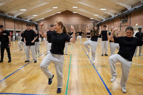 ”Dans og udtryksdag” gør elever trygge inden prøven i idræt